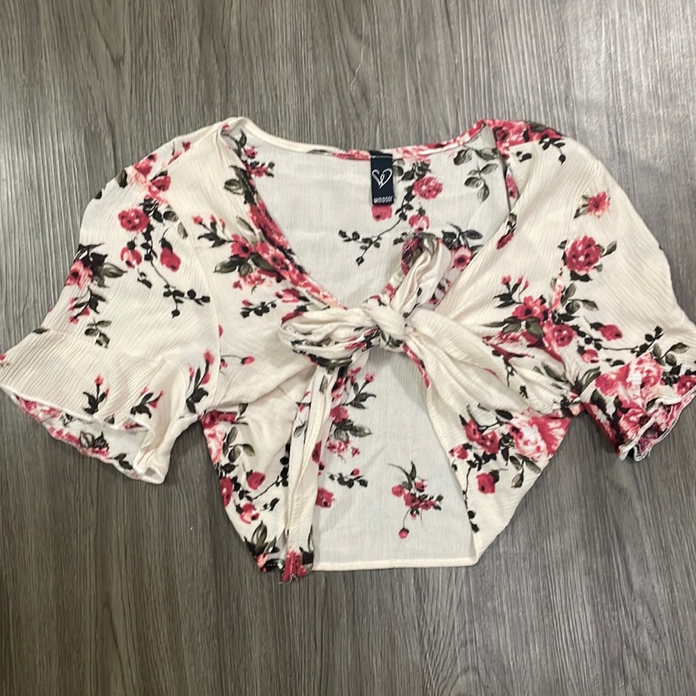 Front tie up crop top.